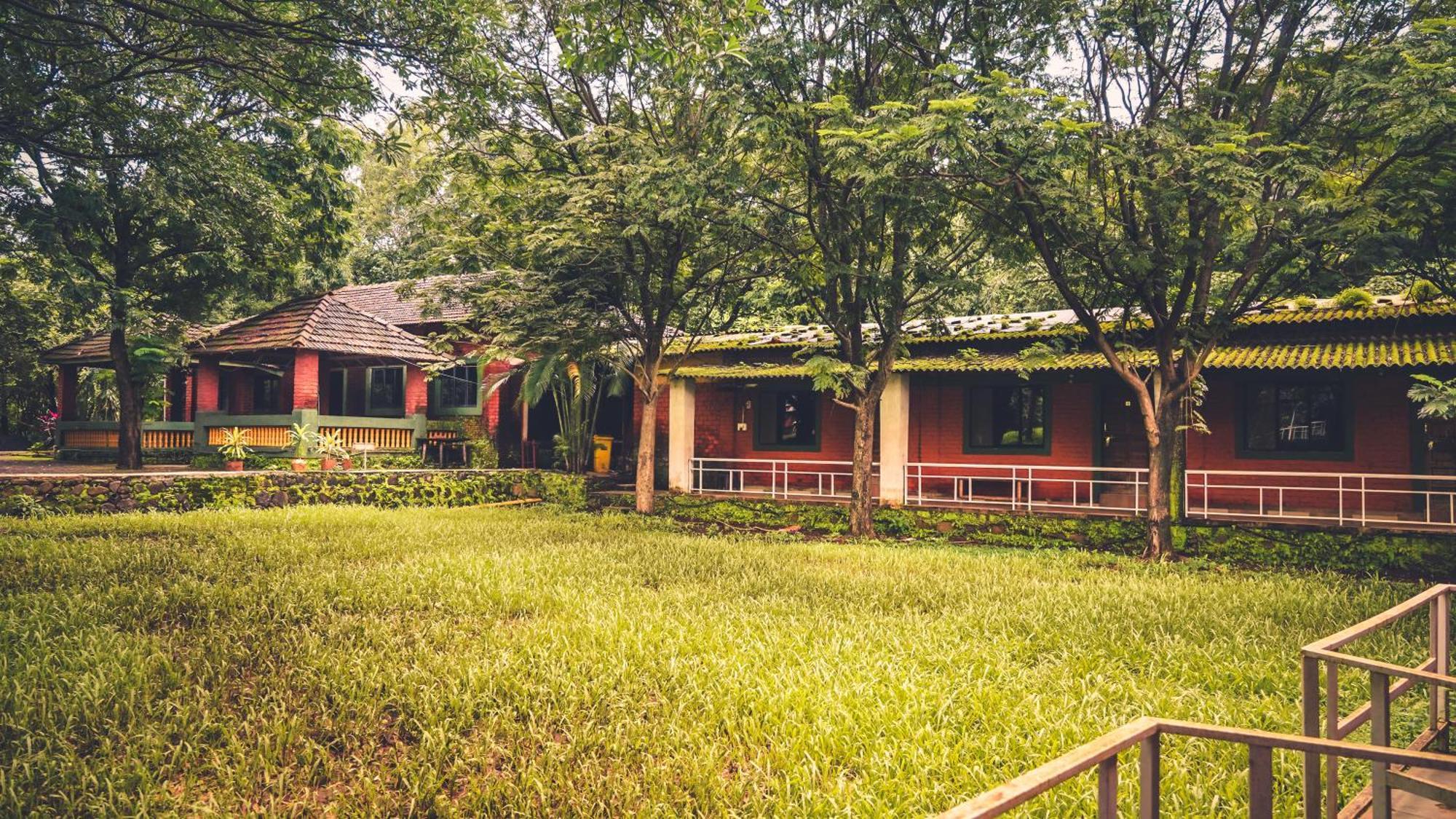 Whispering Peepul Resort Badlapur Eksteriør bilde