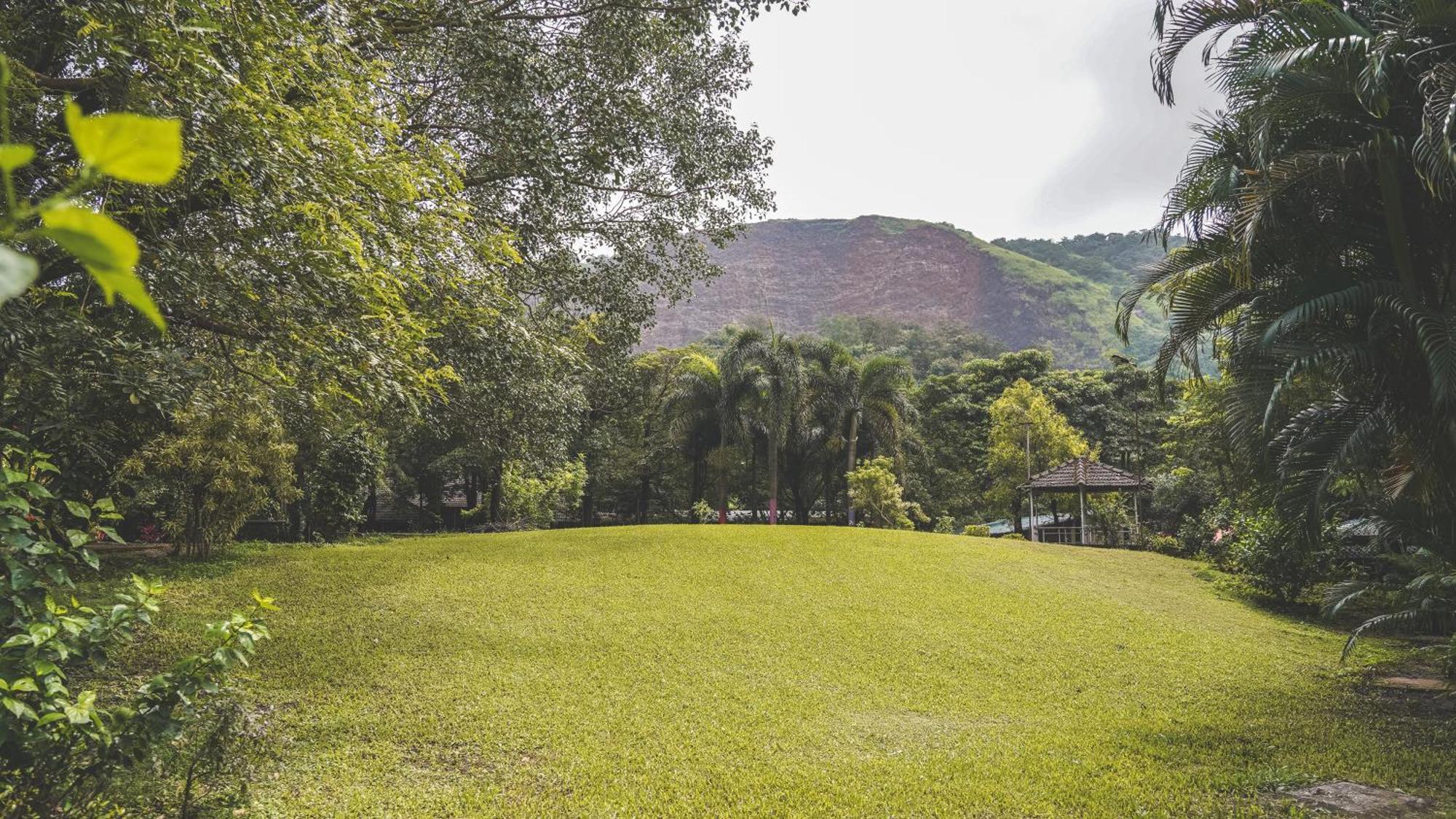 Whispering Peepul Resort Badlapur Eksteriør bilde